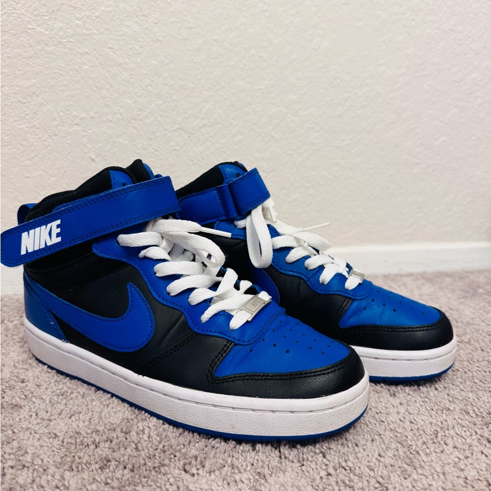 Nike Boys Court Borough Mid 2 Youth Shoes – Size 5Y